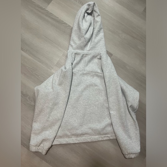 Men’s light gray Urban Outfitters hoodie - Picture 2 of 3